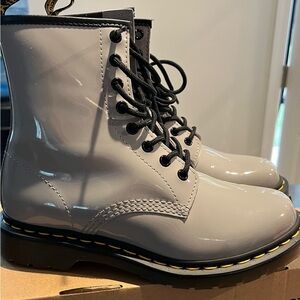 DR. MARTENS Zinc Gray Patent Shoes